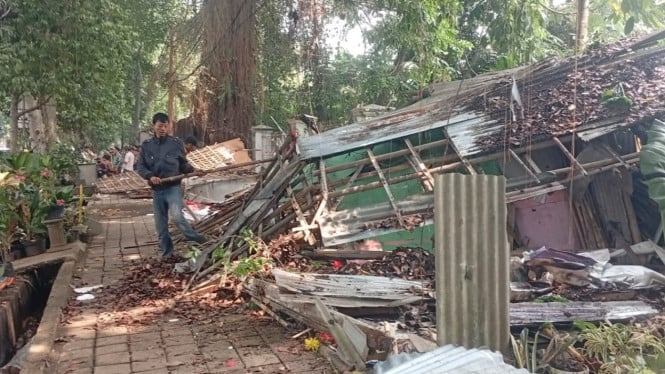 Sebanyak 28 pedagang ditertibkan di Jalan Dr. Semeru, Bogor Barat.