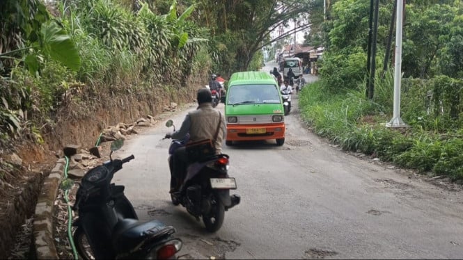 Desa Sukamanah dan Pasir Angin, Megamendung, memprioritaskan jalan alternatif, betonisasi jalan, sarana air bersih, dan pengolahan sampah pada 2027.