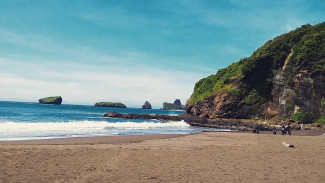 Watu Ulo, Legenda Batu Besar Dari Pantai Selatan Jember