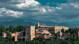 Alhambra Palace, Wisata Religi Megah di Spanyol