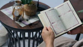 Tak Hanya Penyelamat Siksa Kubur, Berikut 5 Keutamaan Surat Al Mulk Dibaca Sebelum Tidur