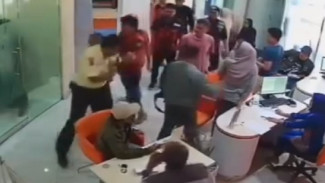 Viral Anggota Ormas Mabuk Keroyok Satpam, Kantor Leasing Diobrak-abrik