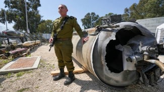 Penampakan Bangkai Rudal Raksasa Iran yang Menghujani Israel