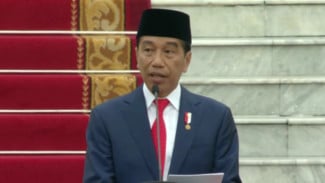 Satyalencana dari Jokowi untuk Gibran hingga Bobby Nasution