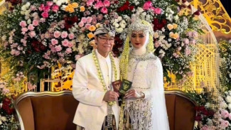 Terpaut 40 Tahun, Amelia Rela Dinikahi Haji Jumar Juragan Toko Emas