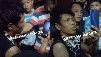 Kocak! Pelaku Curanmor Video Call Emaknya saat Mau Dihajar Massa