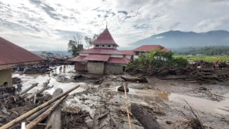 Surau Ini Berdiri Kokoh Meski Diterjang Banjir Bandang, Sekelilingnya Porak-poranda