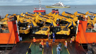 Percepat Lumbung Pangan Nasional, Puluhan Eskavator Haji Isam Kembali Mendarat di Merauke