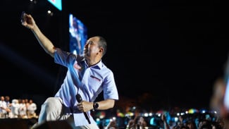 Konser Berkah ASR-Hugua di Kolaka Jadi Ajang ASR Pinta Doa Restu Masyarakat Majukan Sultra