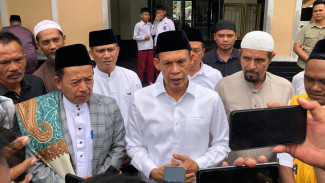 Beri Makan Siang Gratis untuk Warga, Jaro Ade Didoakan Ulama Menang di Pilbup Bogor