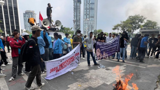 Gelar Aksi di Depan Kemendikbud, Mahasiswa Minta Kinerja Rektor UNJ Dievaluasi