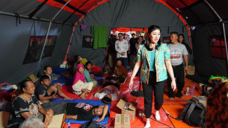 Anggota DPRD DKI Jakarta Hilda Kusuma Dewi Kunjungi Korban Kebakaran Tambora