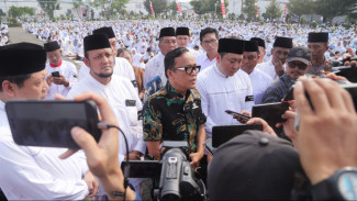 Surprise! Momen Pegawai Kemnaker Diberi Ucapan Ultah oleh Wamenaker Noel