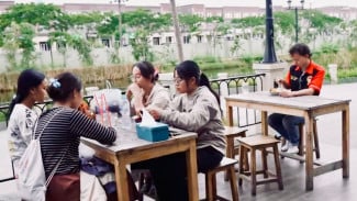 Sensasi Makan Irit di Kawasan Elite dengan Pemandangan Ala Sungai Seine Paris