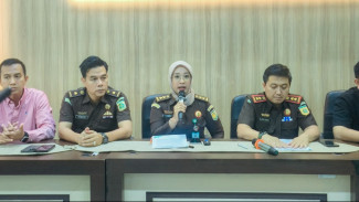 Crazy Rich Sumsel Halim Ali Ditahan Kejaksaan Terkait Dugaan Korupsi Pengadaan Lahan Tol Betung-Tempino