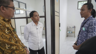 Menhut Raja Antoni Blusukan ke PPS Riau, Lihat Langsung Proses Penyelamatan Satwa