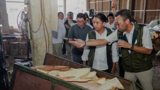 Tinjau Produk Olahan Kayu di Yogya, Menhut: Hilirisasi Kehutanan Hingga Pembuka Lapangan Kerja