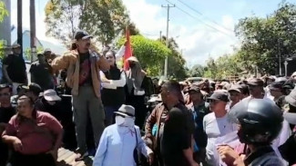 Rekayasa Penangkapan Cawabup Ii Sumirat Berbuntut Panjang, Massa Duduki Kantor Bawaslu Bengkulu Selatan
