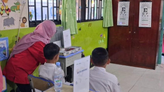 Ratusan Siswa SD di Jakarta Utara Dapatkan Pemeriksaan dan Kacamata Gratis