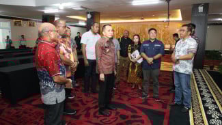 Pj Gubernur Papua Agus Fatoni Kunjungi Kantor KPU Guna Pastikan Kesiapan PSU