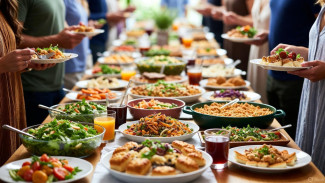 Gak Ribet! Ini 7 Ide Potluck Tahun Baru untuk Dimakan Bareng