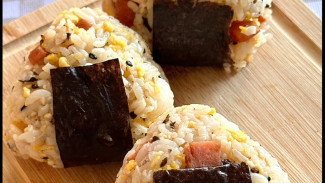Resep Onigiri Telur Minyak Wijen yang Rasanya Juicy dan Gurih Banget