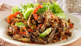 Resep Teri Bumbu Tumbuk Praktis yang Bikin Nambah Nasi Terus