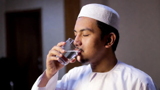 Manfaat Minum Air Putih 2-4-2 Yang Bikin Ibadah Puasa Jadi Lebih Bersemangat