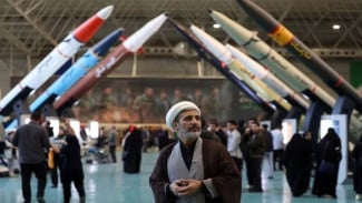 Mengapa Seruan Menyerah Trump Tak Berarti di Telinga Pasukan Ayatollah Ali Khamenei Saat Ini