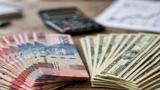 Rupiah Terperosok ke Rp18.080 per Dolar AS, Tekanan Mingguan Makin Berat