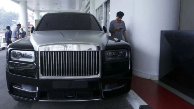Mobil Rolls Royce Special Edition Sandra Dewi disita