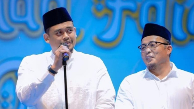 Wali Kota Medan Bobby Nasution (kiri)