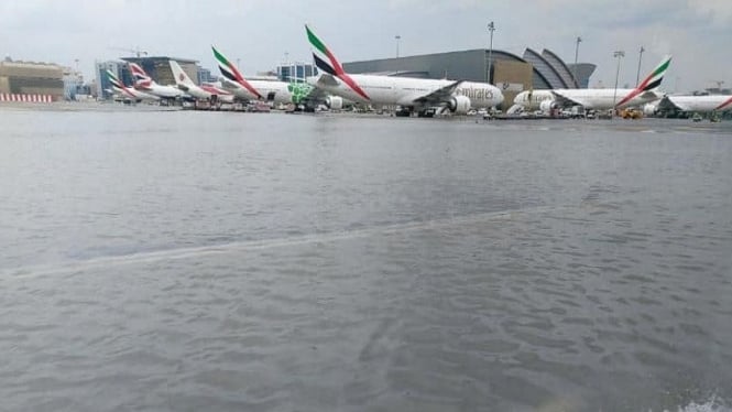 Hujan ekstrem yang menyebabkan banjir di Bandara Dubai UAE