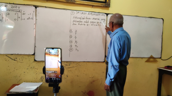 Mbah Melan mengajar matematika lewat TikTok