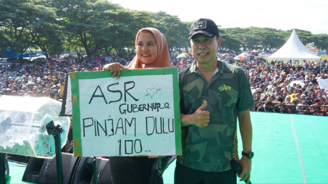 Andi Sumangerukka bersama Warga di acara 'Daboy Bersama ASR di Muna'