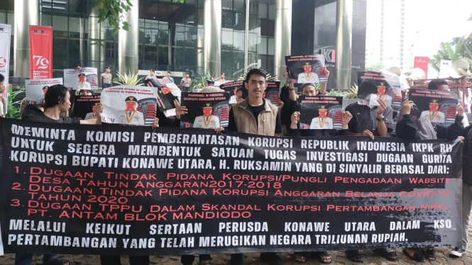 Rumpun Muda Nusantara gelar aksi di depan gedung KPK