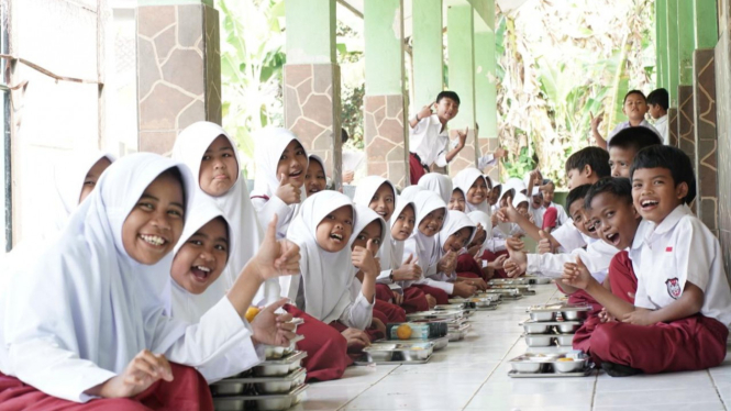 Uji coba program Makan Bergizi dari presiden terpilih Prabowo