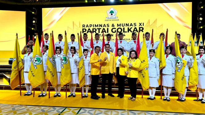 Jaro Ade bersama sejumlah kader di Munas XI Partai Golkar