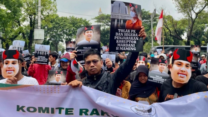 Aksi unjuk rasa di depan kantor Mahkamah Agung (MA)