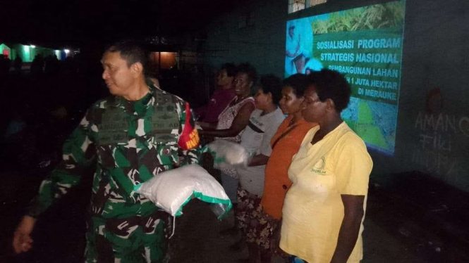 Mayjen TNI Ahmad Rizal Ramdhani kunjungi masyarakat di Distrik Wanam