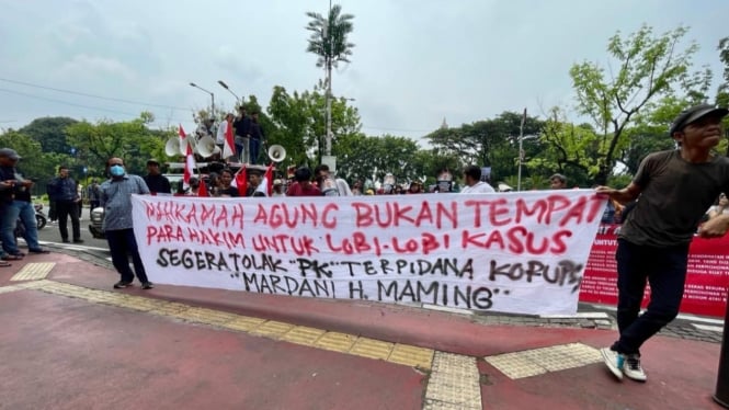 Aksi demo desak Hakim MA tolak PK Mardani Maming