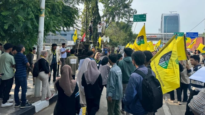 Demo Mahasiswa PB SEMMI di Kantor Dirjen Hubla Kemenhub