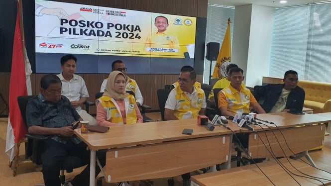 Konferensi pers di DPP Partai Golkar, Slipi, Jakbar