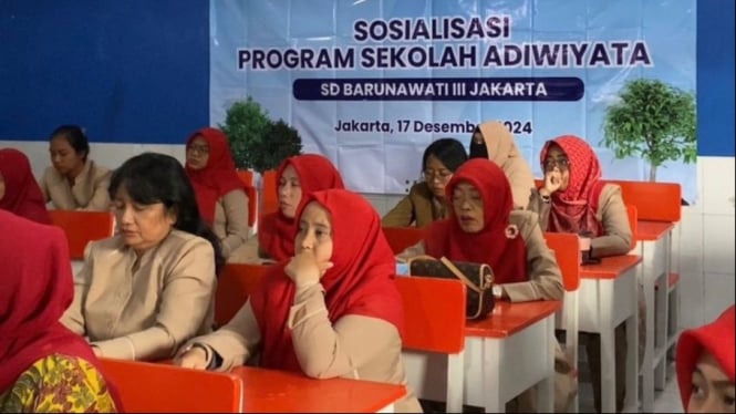 Sosialisasi Program Sekolah Adiwiyata di SD Barunawati III dan IV