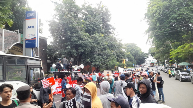 Aksi gerakan mahasiswa hukum indonesia di depan Kejagung