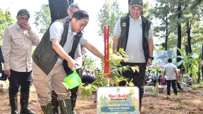 Menhut Raja Juli Antoni memperingati Hari Bakti Rimbawan 2025