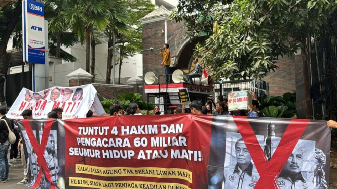 Aksi unjuk rasa dari Massa Perkumpulan Pemuda Keadilan