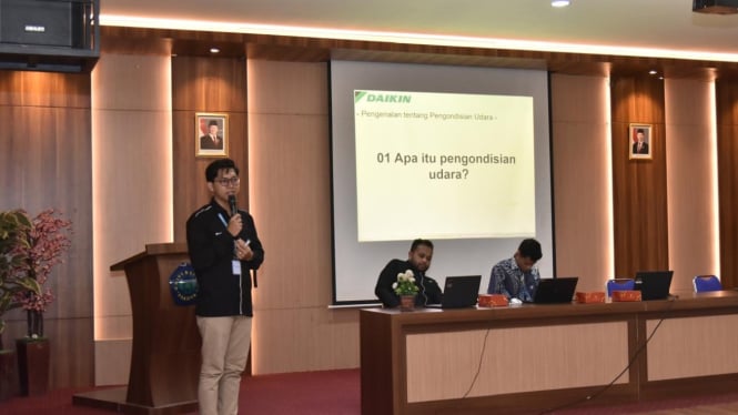 Perkuliahan khusus ke mahasiswa di Universitas Pakuan, Bogor
