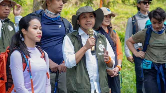 Menhut Tanam Pohon Bareng Yura Yunita-Influencer di Gunung Merbabu