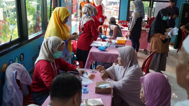 Layanan medis gratis untuk lansia